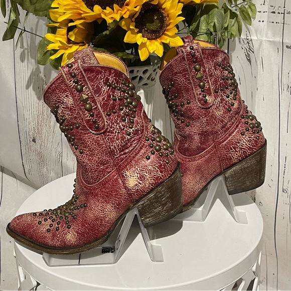 Old Gringo womens red studded distressed cowboy bootsSize 7 1/2 Preowned - Picture 3 of 16